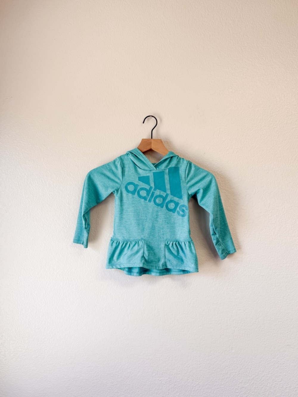 Adidas Kids Tee Size 4T (Tag Cut) Athletic Logo Shirt